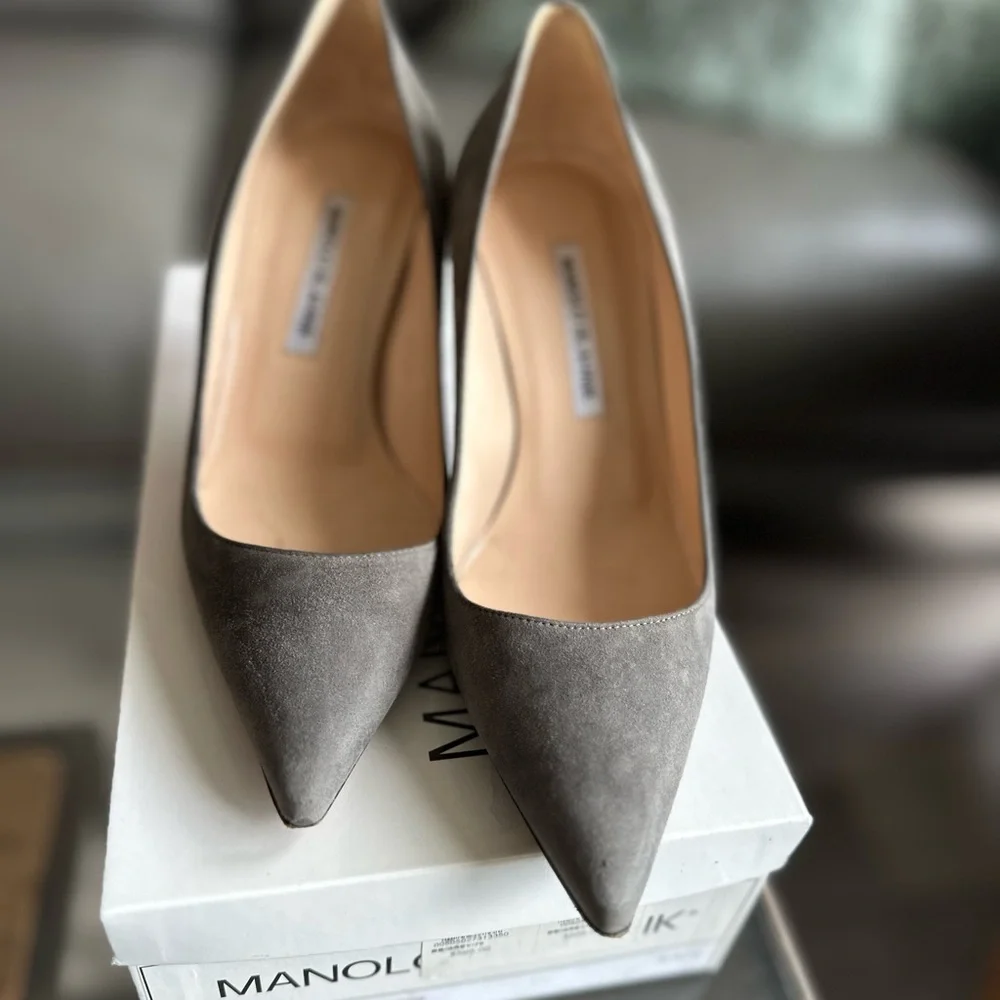 Manolo Blahnik Elegant Gray Suede Pumps 36.5 - Picture 7 of 9